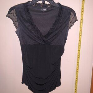 A. Byer top - black - Size M